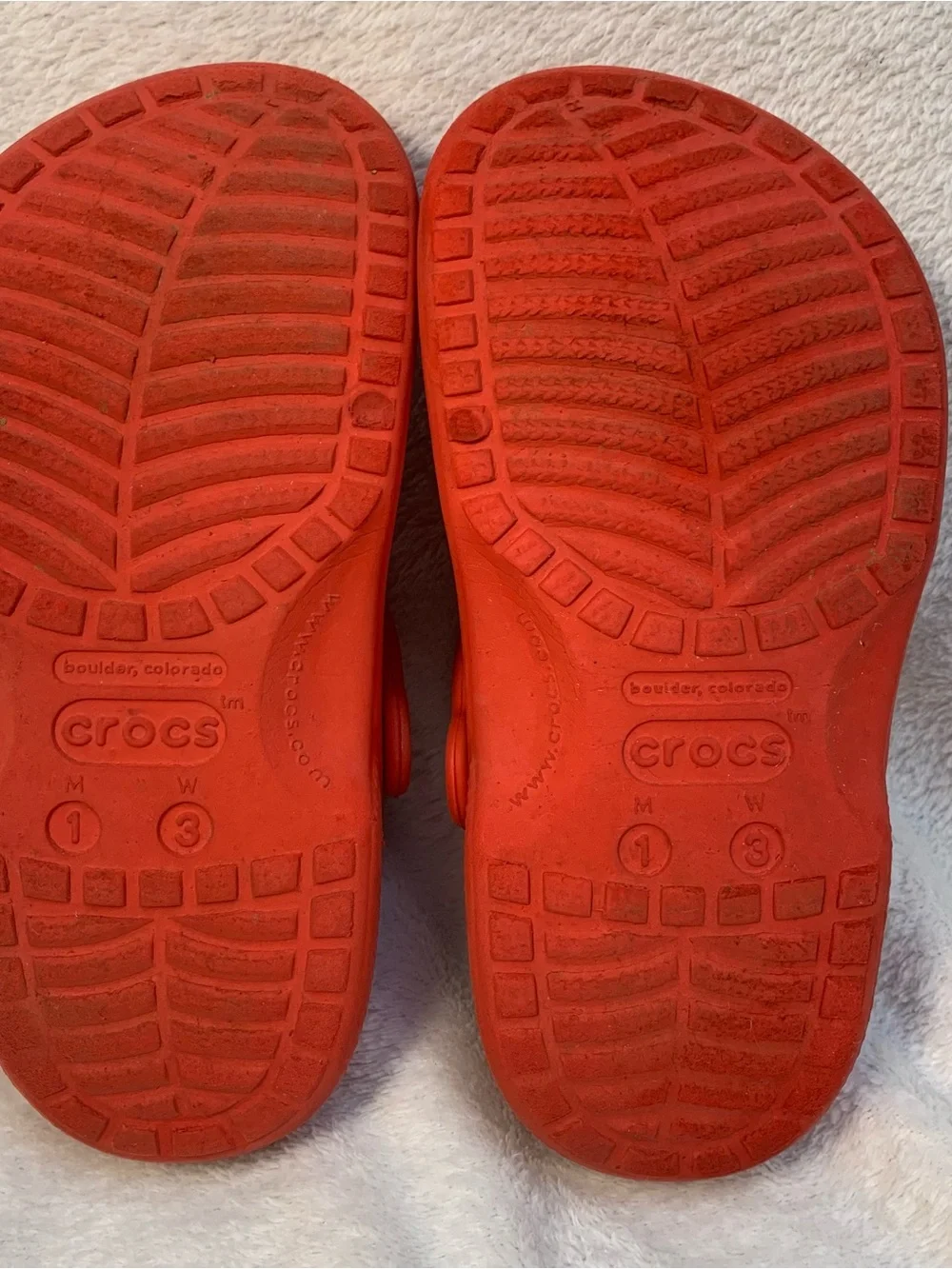 CROCS Kids Bright Red Slip-On Clogs with Heel Strap Sz M1 / W3